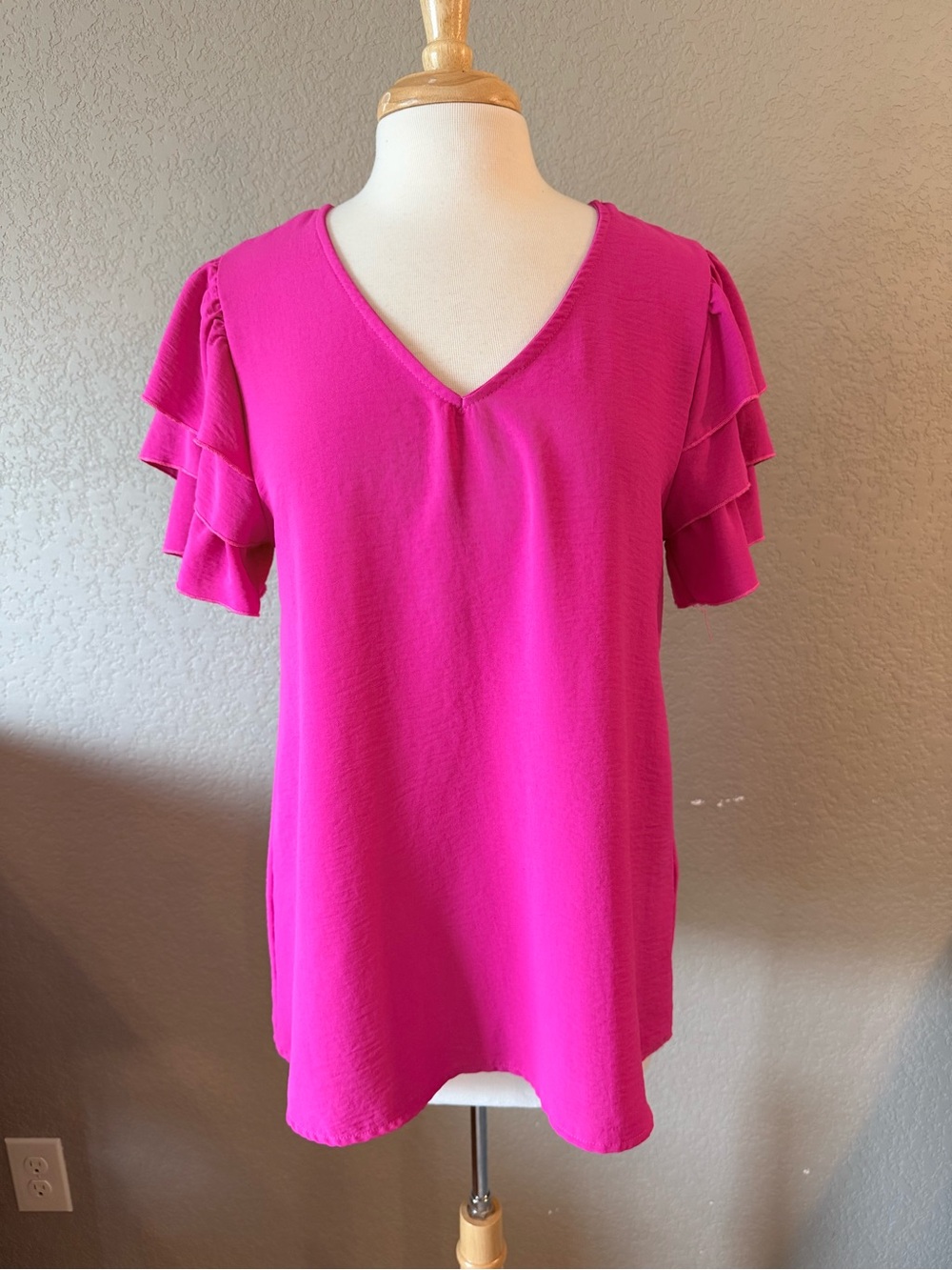 Entro Hot Pink Tiered Ruffle Sleeve V Neck Blouse Top Medium